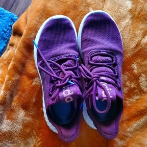 Plum 7.5 Adidas shoes